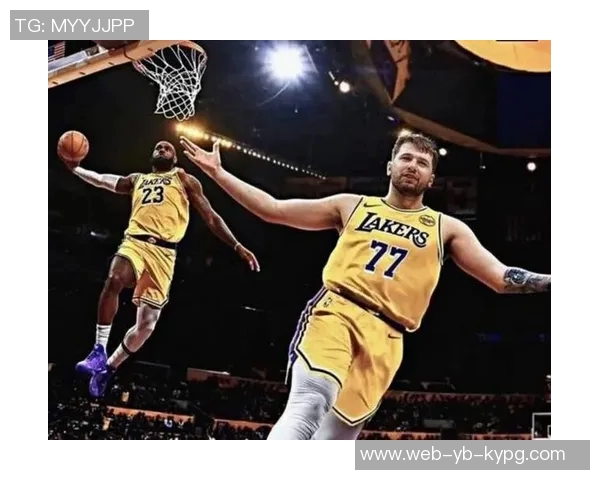 小里与东契奇的默契搭档雷迪克谈勒布朗缺阵的影响与应对策略 小里与东契奇的默契搭档雷迪克谈勒布朗缺阵的影响与应对策略