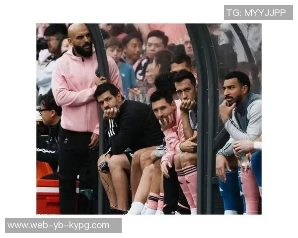 特朗普与C罗踢球的AI视频引发热议他既聪明又酷的形象令人惊叹