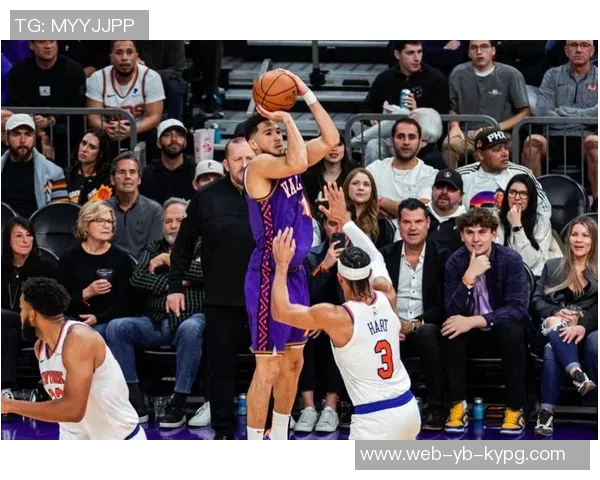 布克上半场表现全面贡献13分5篮板4助攻2抢断次节火力全开再添10分 布克上半场表现全面贡献13分5篮板4助攻2抢断次节火力全开再添10分