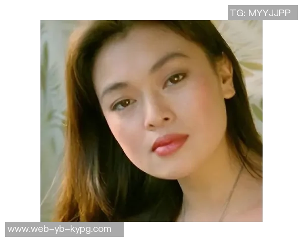 维尼修斯甜蜜晒合照与女友亲密互动幸福笑容尽显爱情甜蜜瞬间